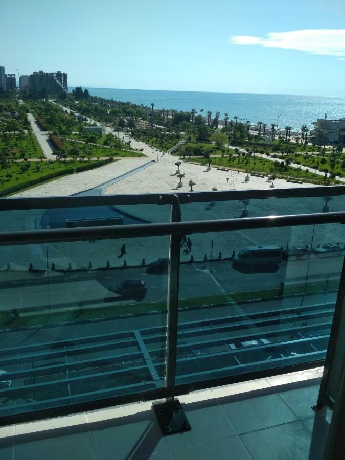 Апартамент Студия Панорамный Возле Моря 巴统 外观 照片
